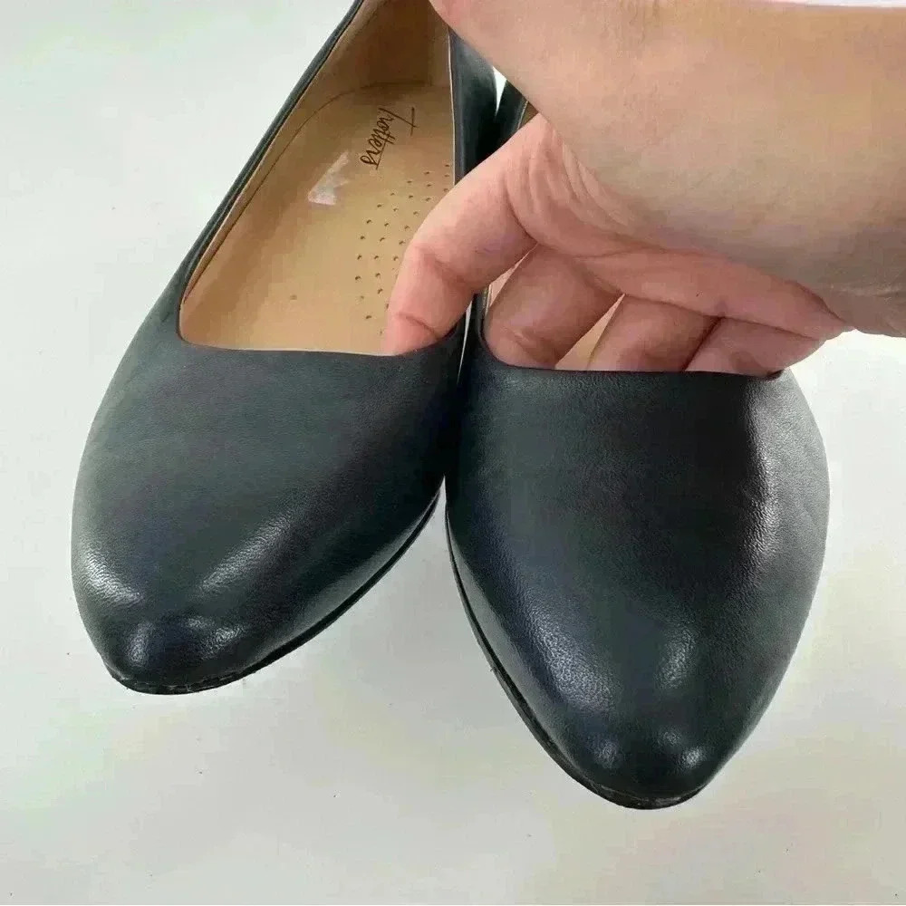Trotters womens Kiera heels size 6 N navy blue leather pointy toe career pumps - Picture 9 of 12